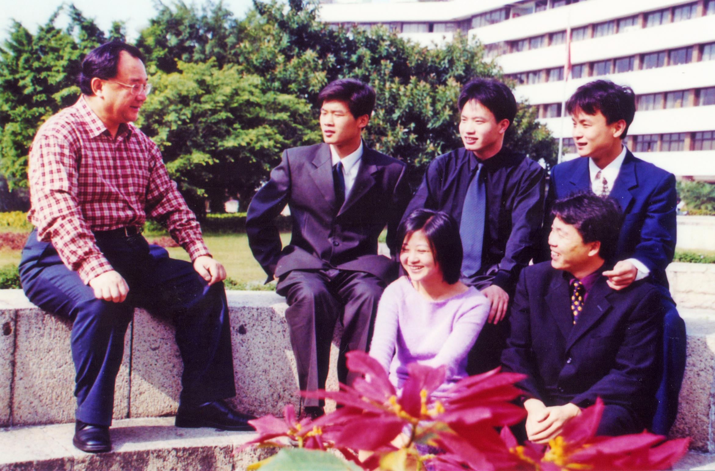 苏东斌：用理论引领深圳经济改革的“迟钝”教授